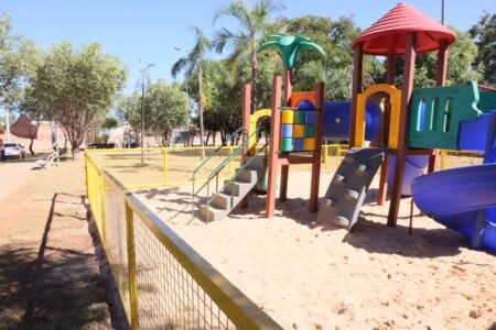 Prefeitura de Palmas promove melhorias na praça do setor Maria Rosa e realiza limpeza no bairro
